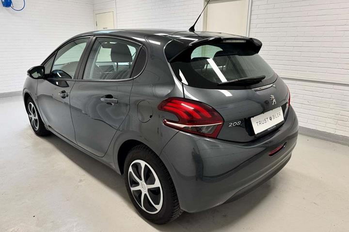 Grå Peugeot 208 fra 2015