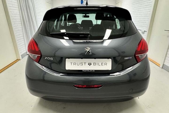 Grå Peugeot 208 fra 2015