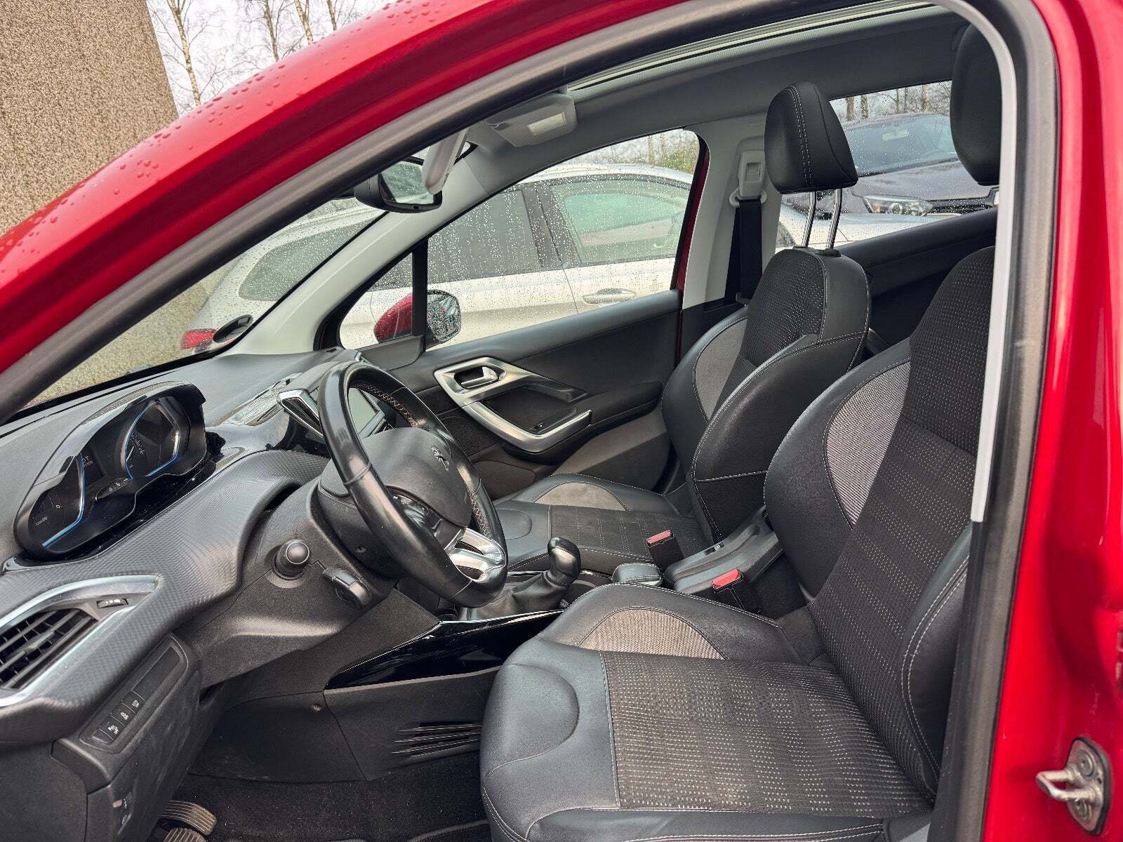 Peugeot 2008 1,6 BlueHDi 100 Allure Sky