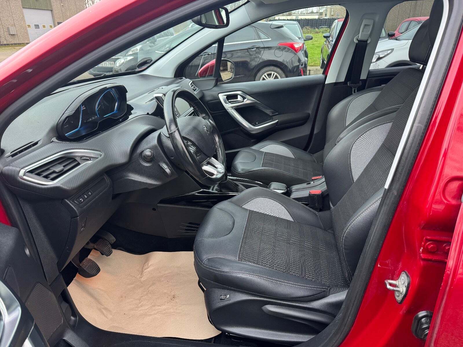 Peugeot 2008 1,6 BlueHDi 100 Allure Sky