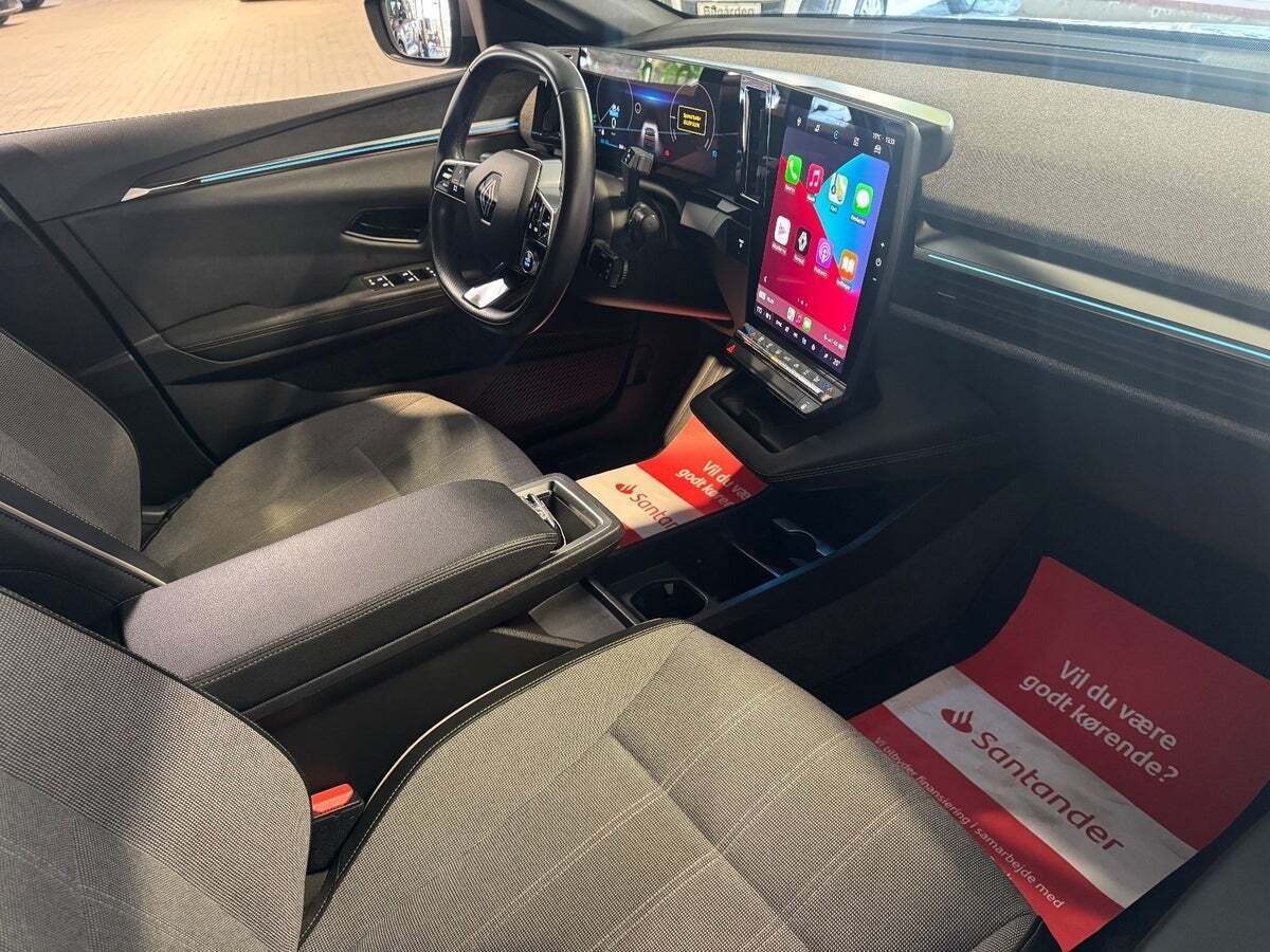 Blå Renault Megane E-Tech fra 2022