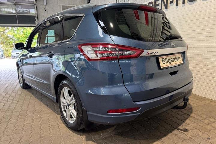 Blå Ford S-MAX fra 2020