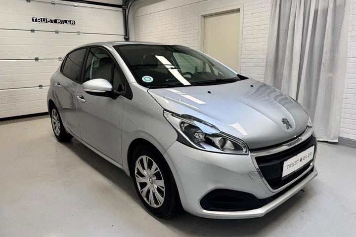 Sølv Peugeot 208 fra 2017