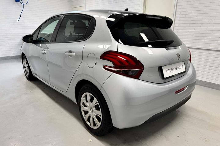 Sølv Peugeot 208 fra 2017