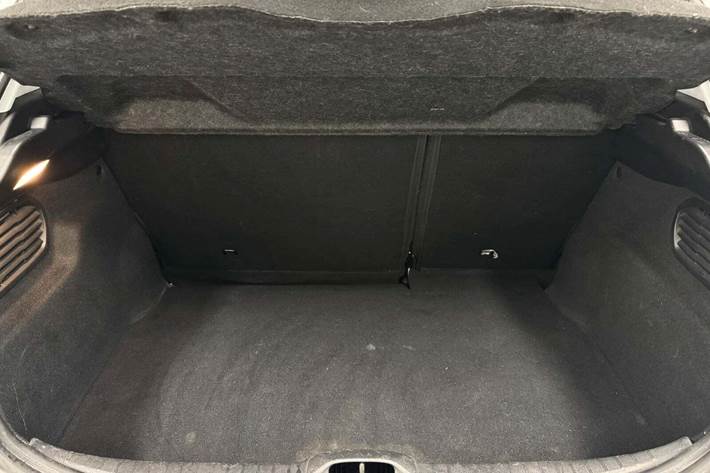 Sølv Peugeot 208 fra 2017