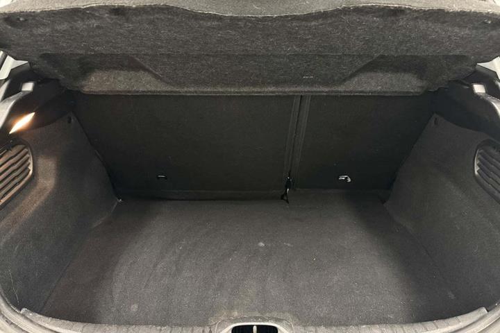 Sølv Peugeot 208 fra 2017