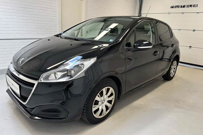 Sort Peugeot 208 fra 2016 set udefra