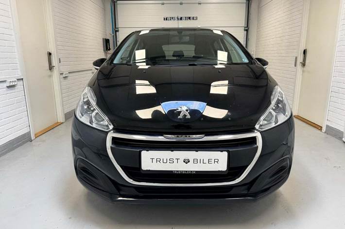 Sort Peugeot 208 fra 2016