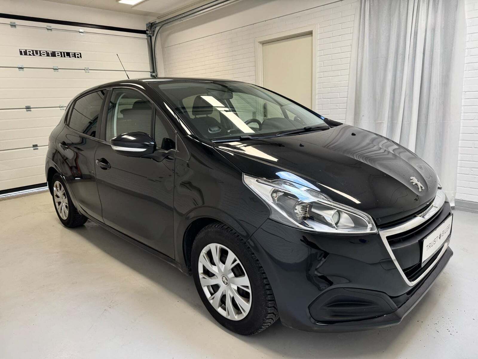 Sort Peugeot 208 fra 2016
