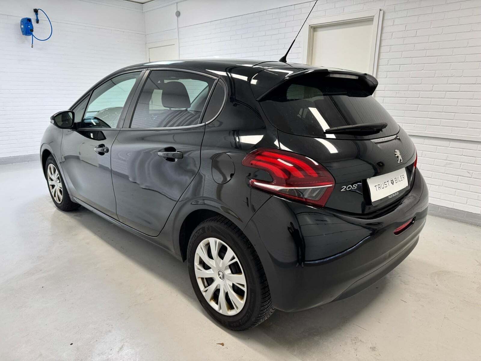 Sort Peugeot 208 fra 2016