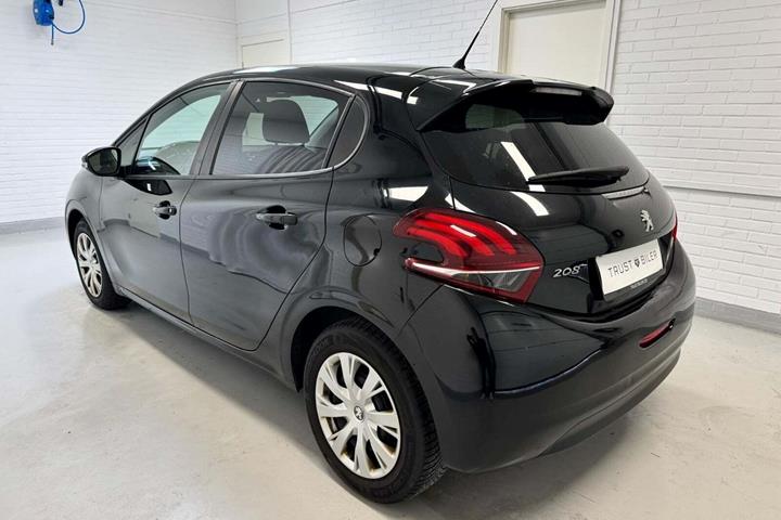 Sort Peugeot 208 fra 2016