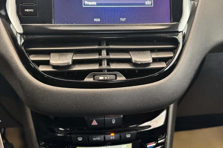 Sort Peugeot 208 fra 2016