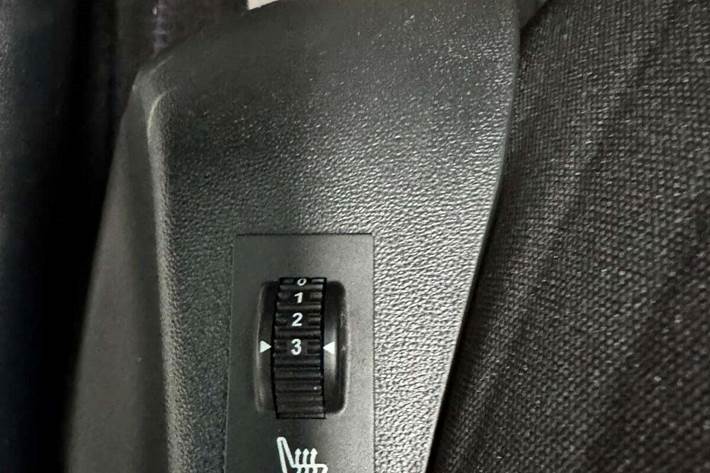 Sort Peugeot 208 fra 2016