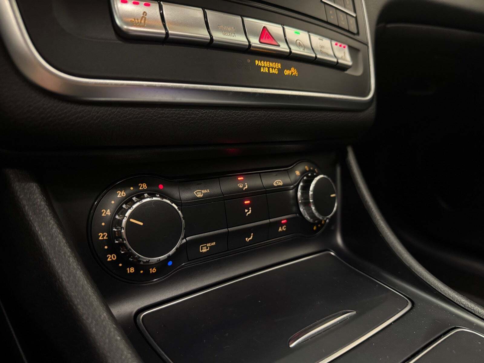 Sort Mercedes CLA200 d fra 2017