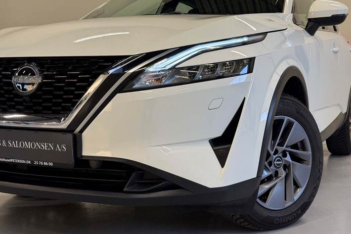 Hvid Nissan Qashqai fra 2023