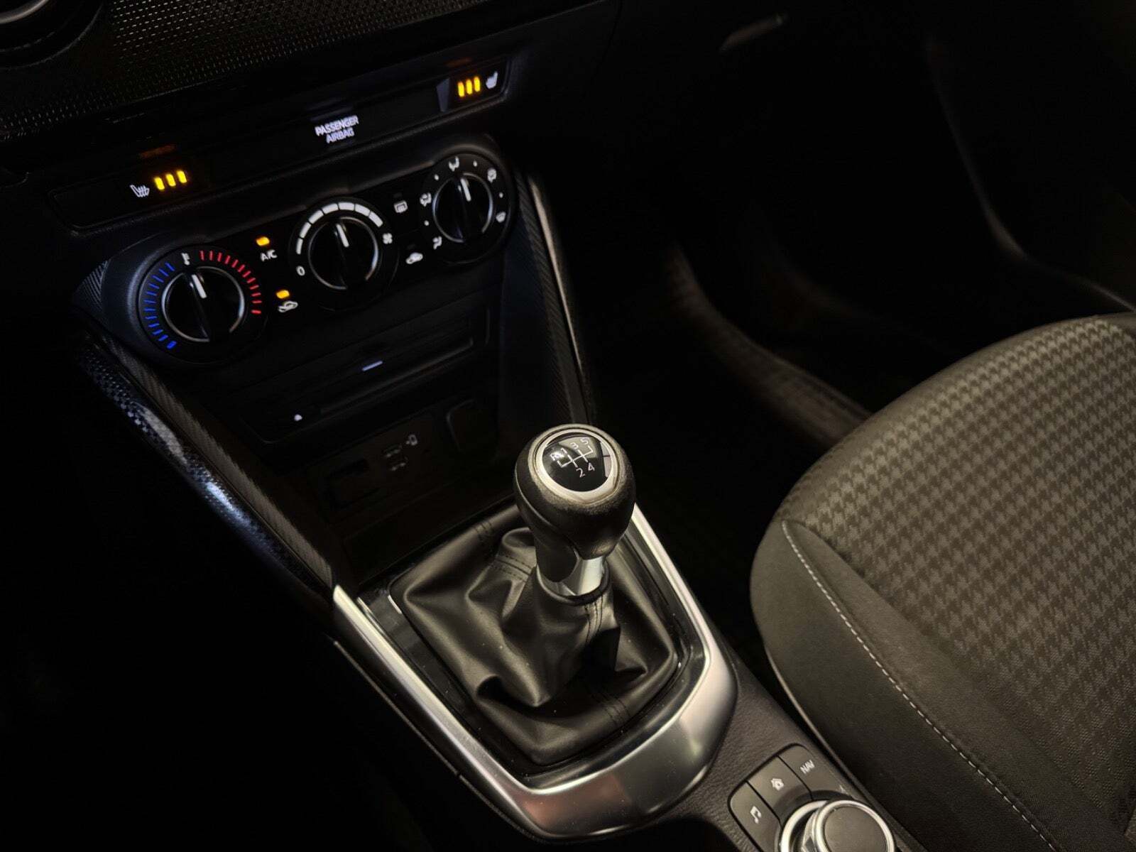 Blå Mazda 2 fra 2018