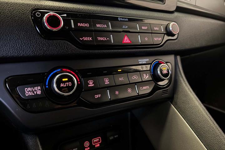 Blå Kia Niro fra 2018