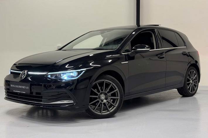 Sort VW Golf VIII fra 2021 set udefra