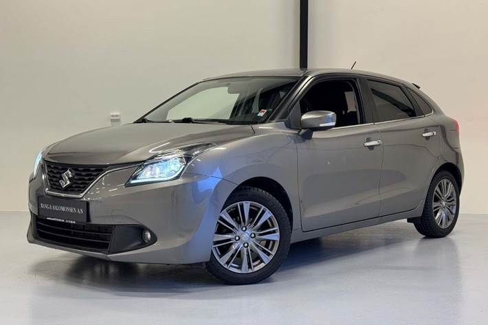 Sølv Suzuki Baleno fra 2017 set udefra