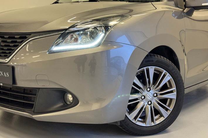 Sølv Suzuki Baleno fra 2017