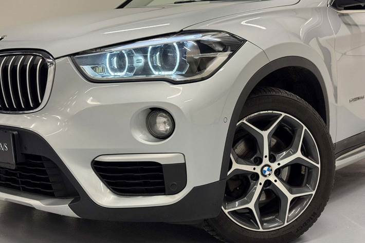 Sølv BMW X1 fra 2017