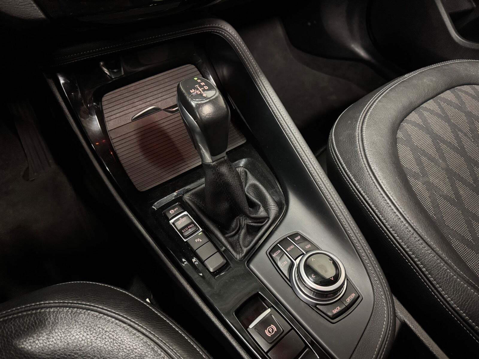 Sølv BMW X1 fra 2017