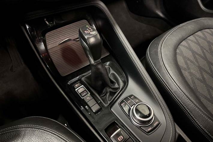 Sølv BMW X1 fra 2017