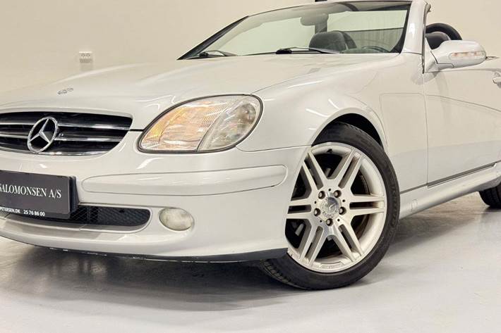 Sølv Mercedes SLK200 fra 2002