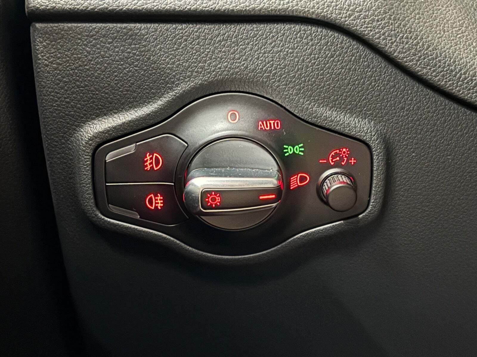 Grå Audi SQ5 fra 2015