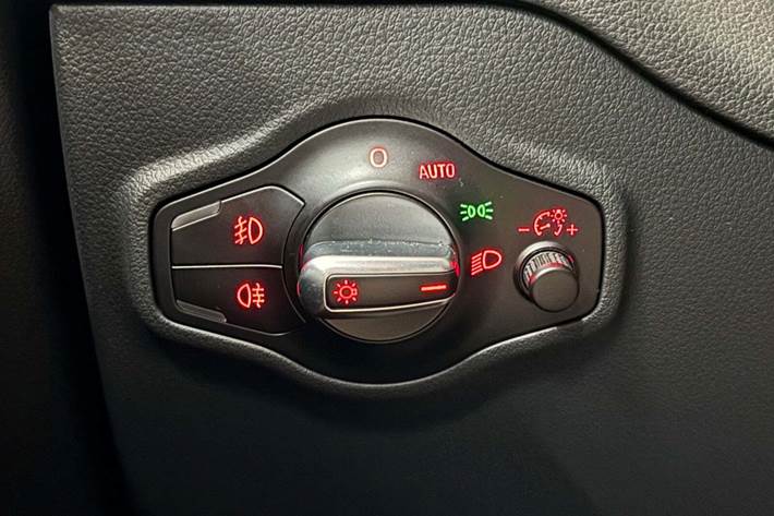 Grå Audi SQ5 fra 2015