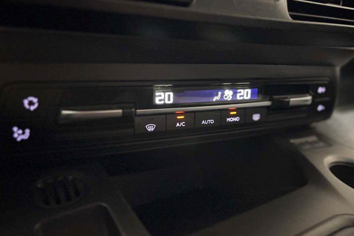 Beige Citroën Berlingo fra 2020