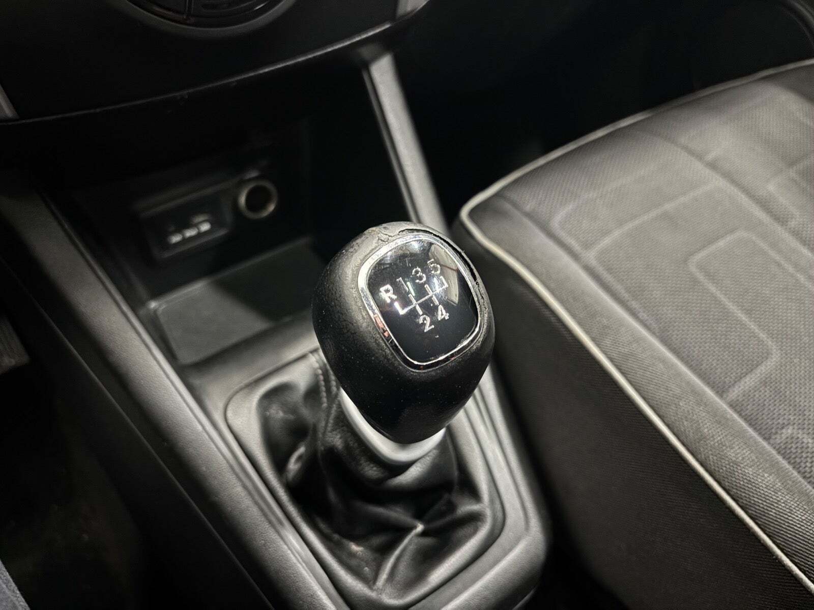 Sølv Kia Venga fra 2011