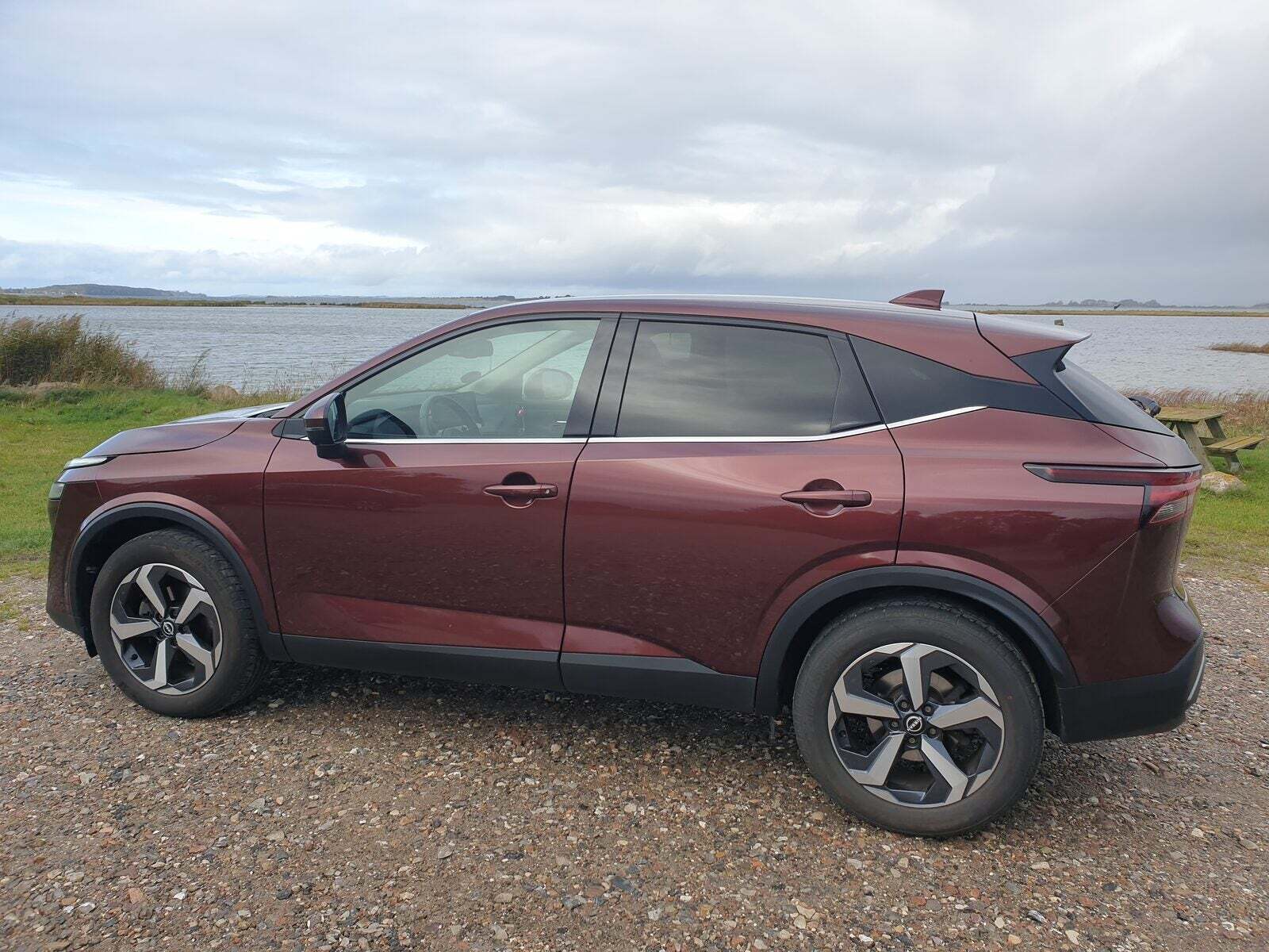 Rød Nissan Qashqai fra 2022