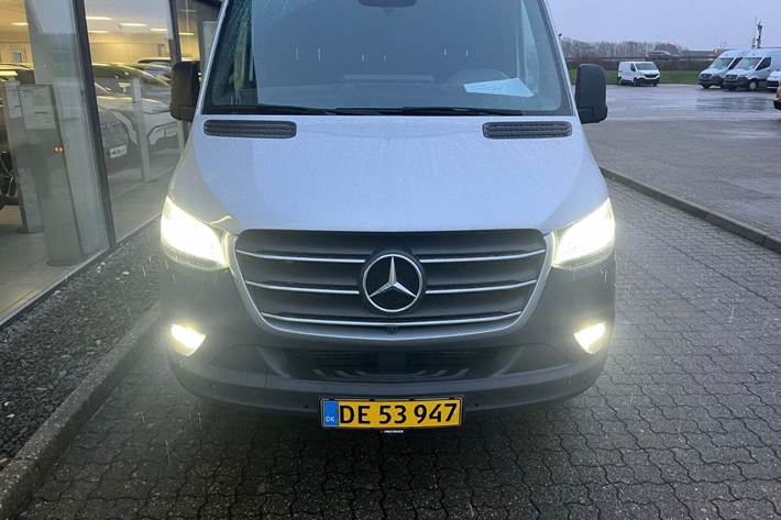 Sølv Mercedes Sprinter 319 fra 2021