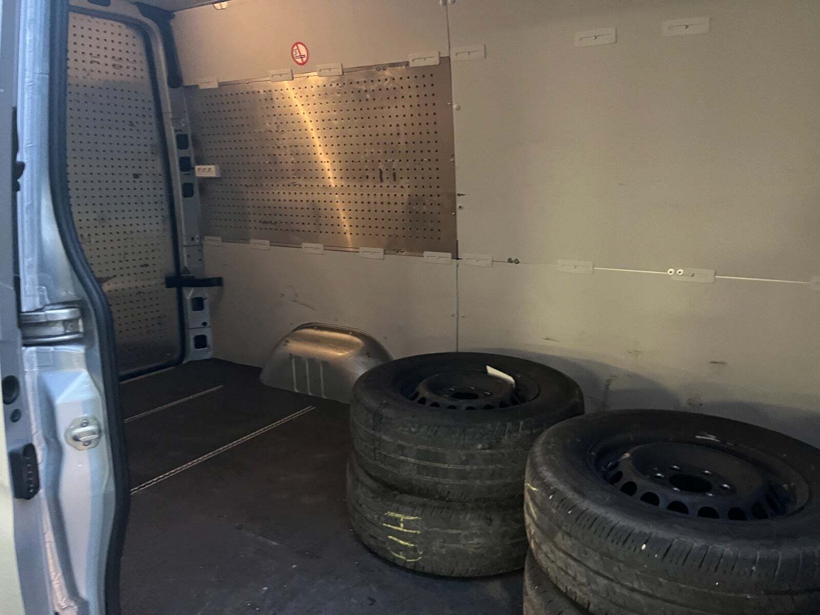 Sølv Mercedes Sprinter 319 fra 2021