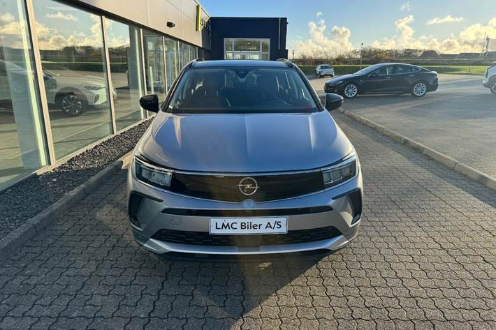 Sølv Opel Grandland fra 2023