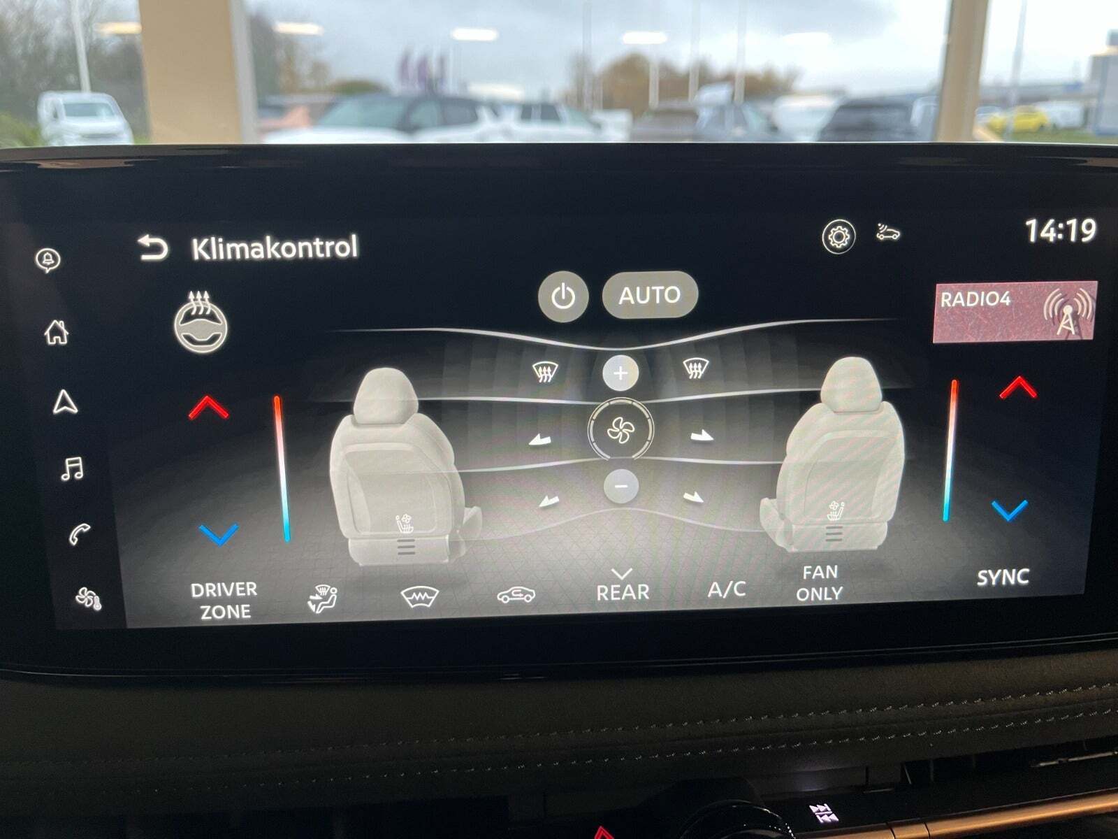 Grå Nissan Ariya fra 2024