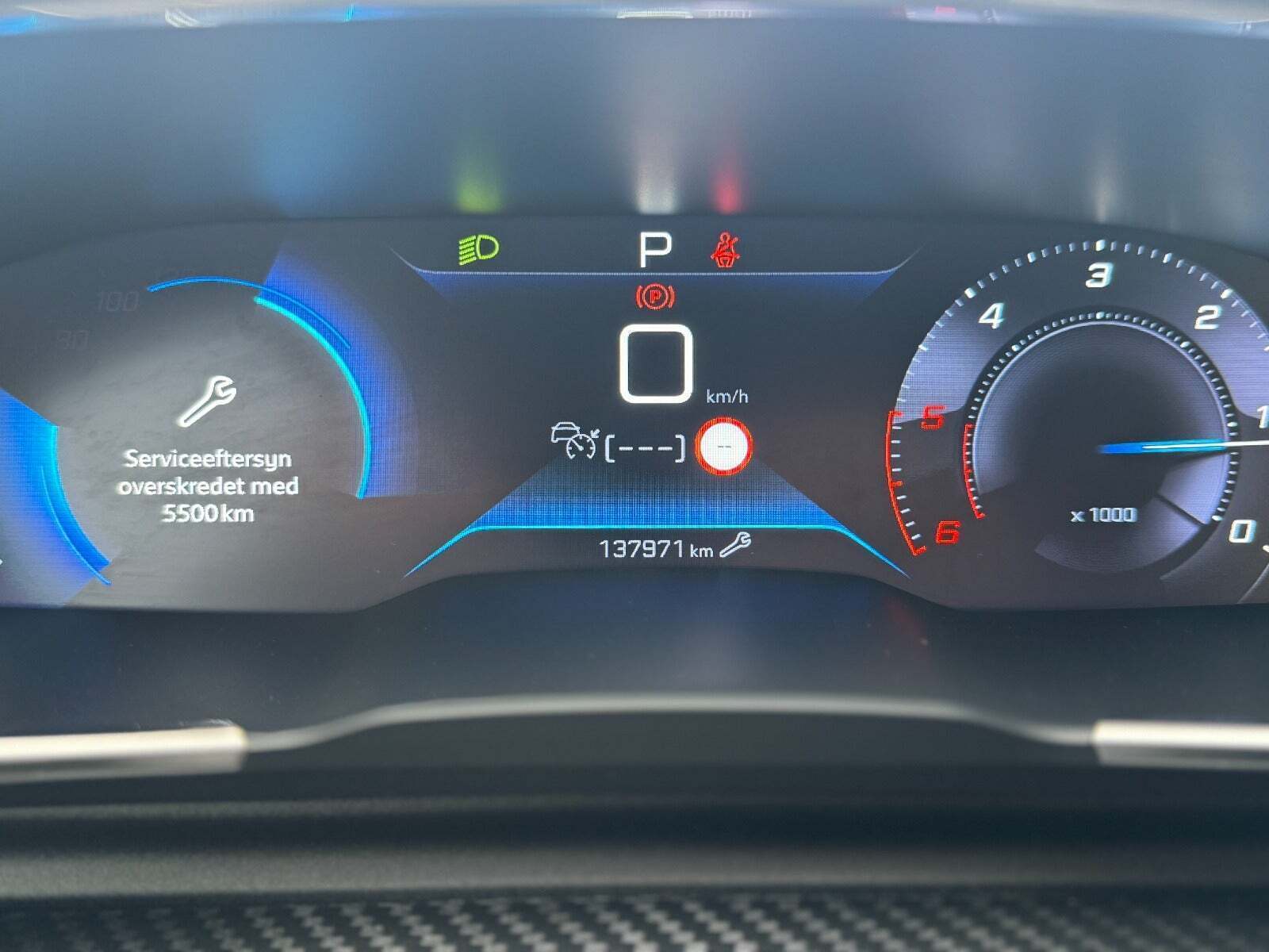 Grå Peugeot 508 fra 2021