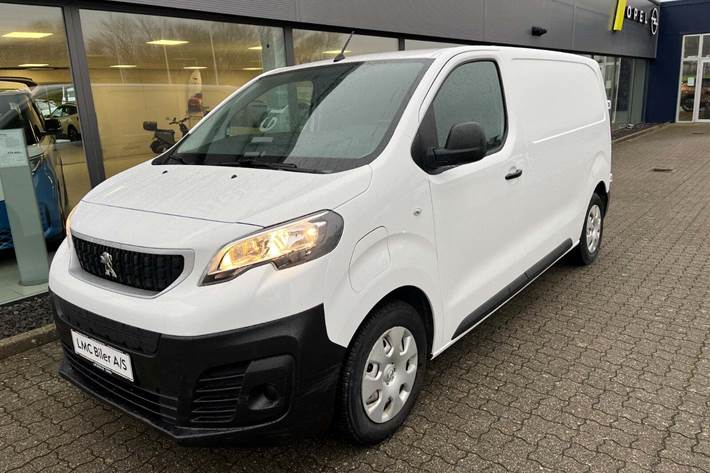 Hvid Peugeot e-Expert fra 2021 set udefra