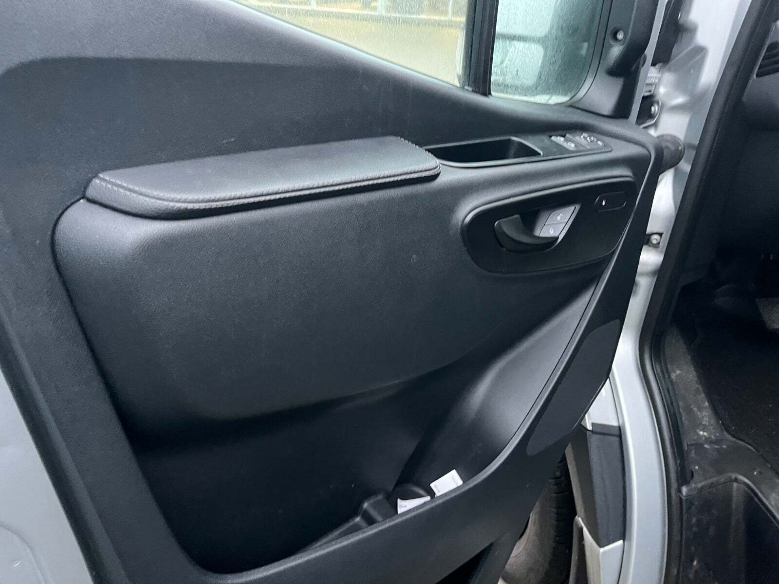 Sølv Mercedes Sprinter 319 fra 2021