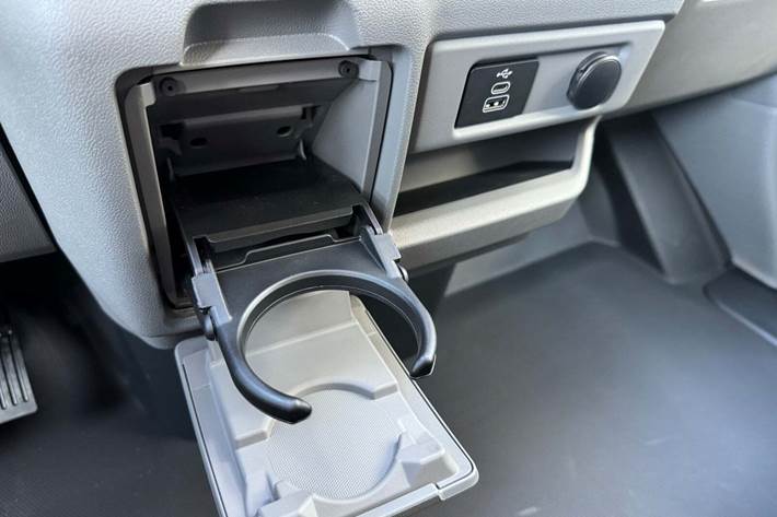 Hvid Ford E-Transit Custom 320L fra 2025 set indefra