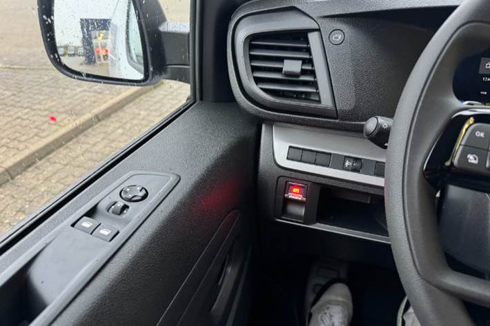 Hvid Toyota ProAce fra 2025