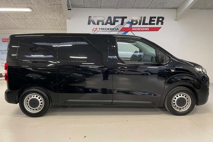 Sort Opel Vivaro fra 2020