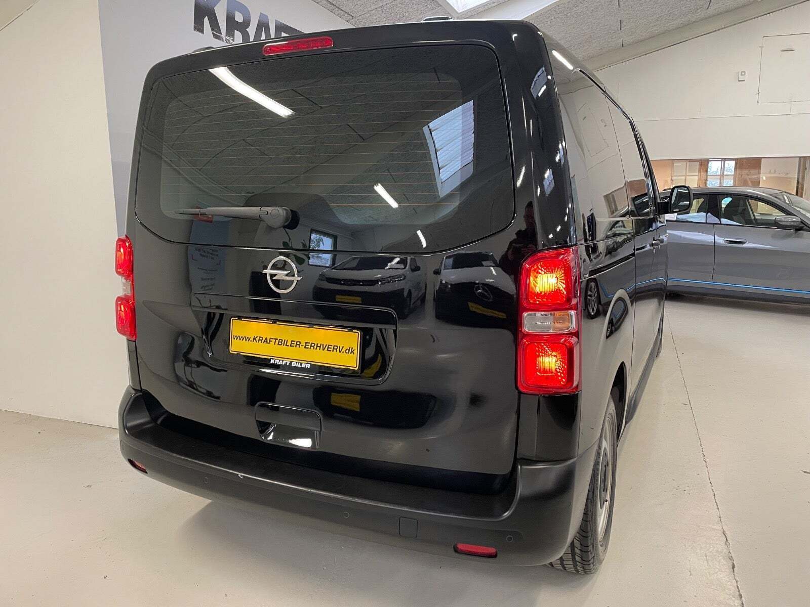 Sort Opel Vivaro fra 2020