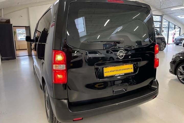 Sort Opel Vivaro fra 2020