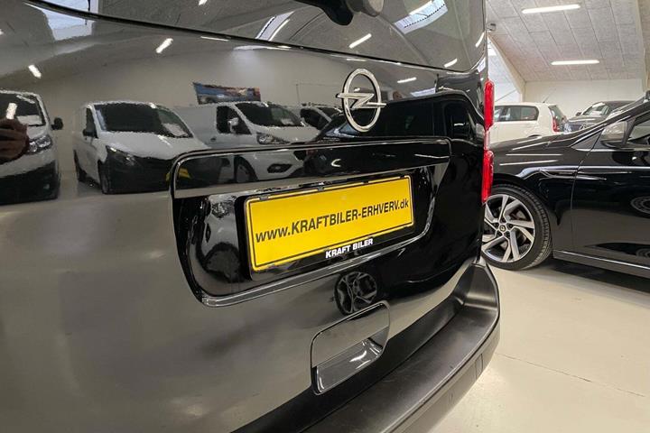 Sort Opel Vivaro fra 2020