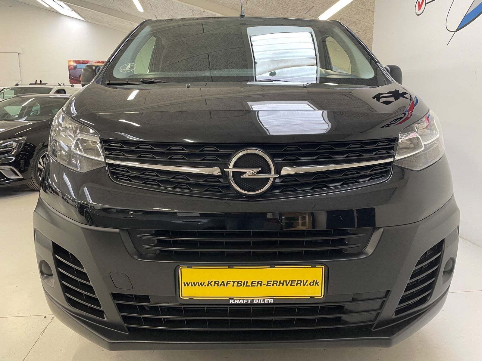 Sort Opel Vivaro fra 2020