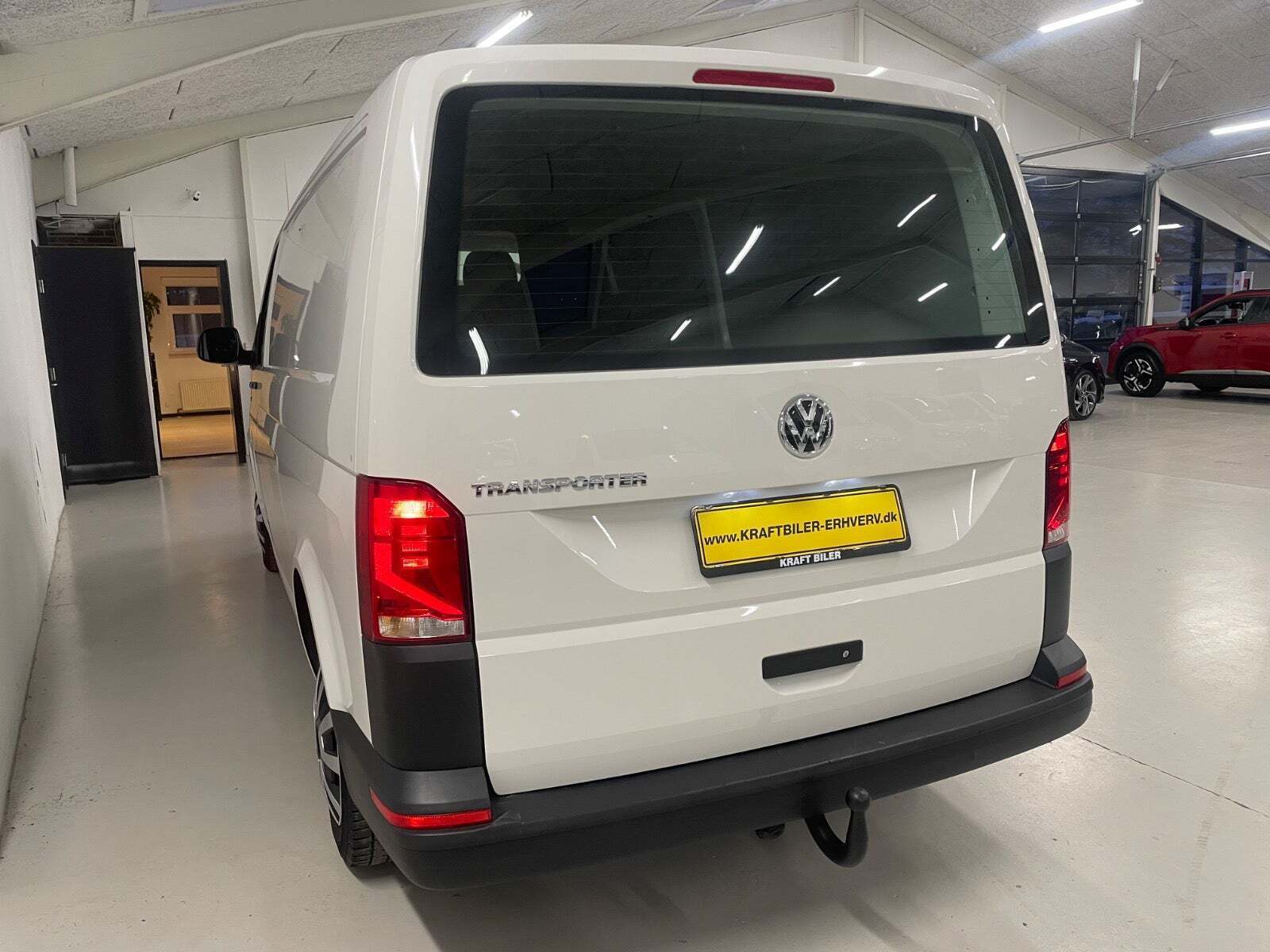 VW Transporter 2,0 TDi 110 Kassevogn lang