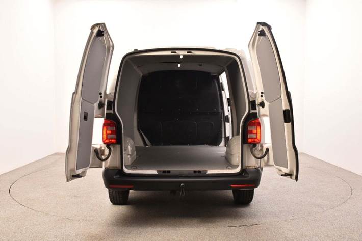 Hvid VW Transporter fra 2020