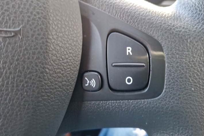 Hvid Opel Movano fra 2016